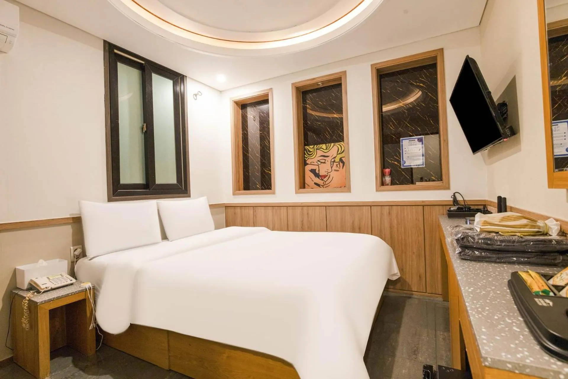 Photo of the whole room in Yeongdeungpo Komodo Hotel