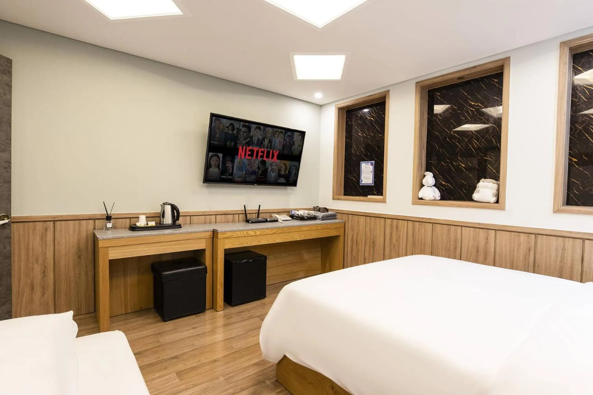 TV and multimedia in Yeongdeungpo Komodo Hotel