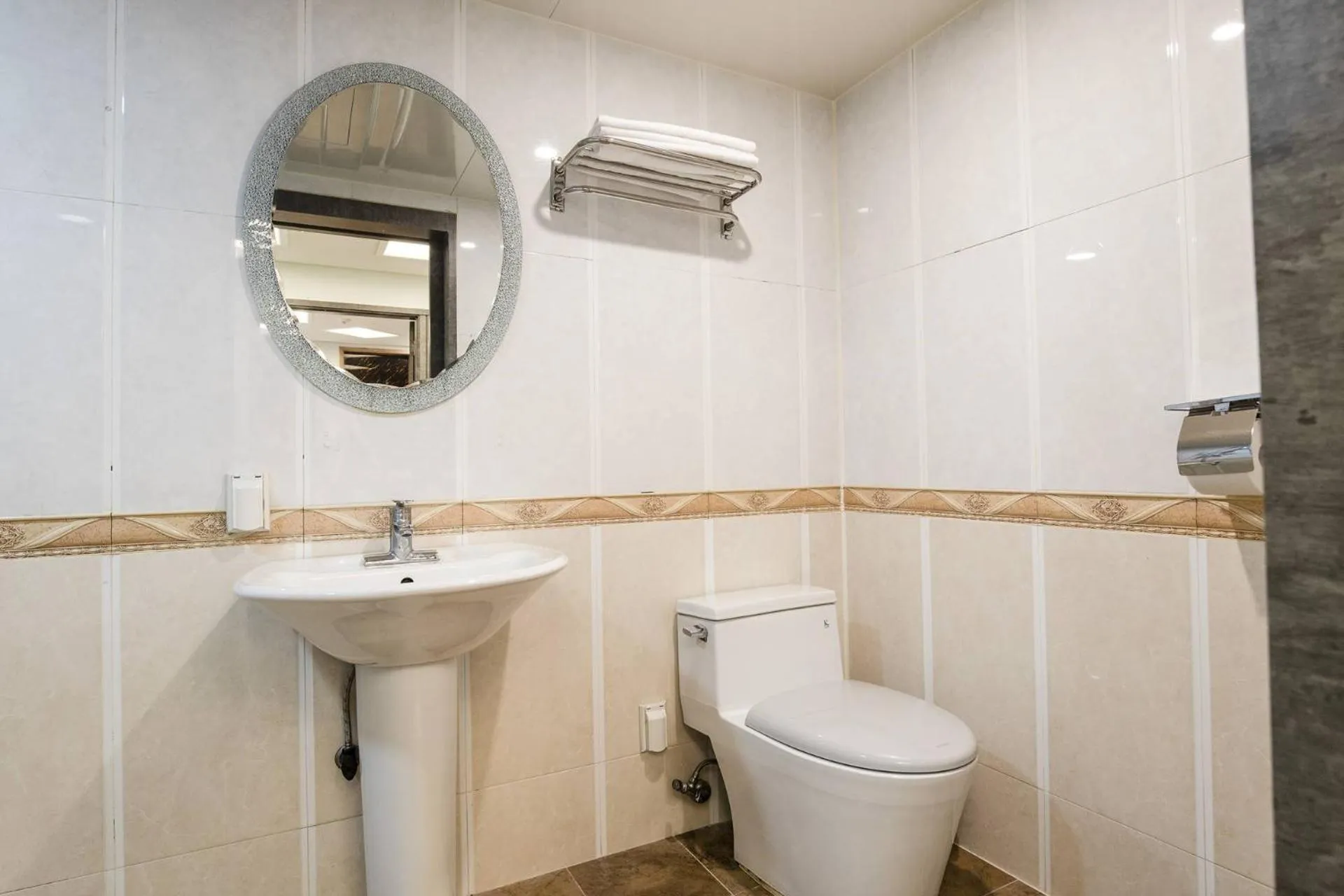 Bathroom in Yeongdeungpo Komodo Hotel