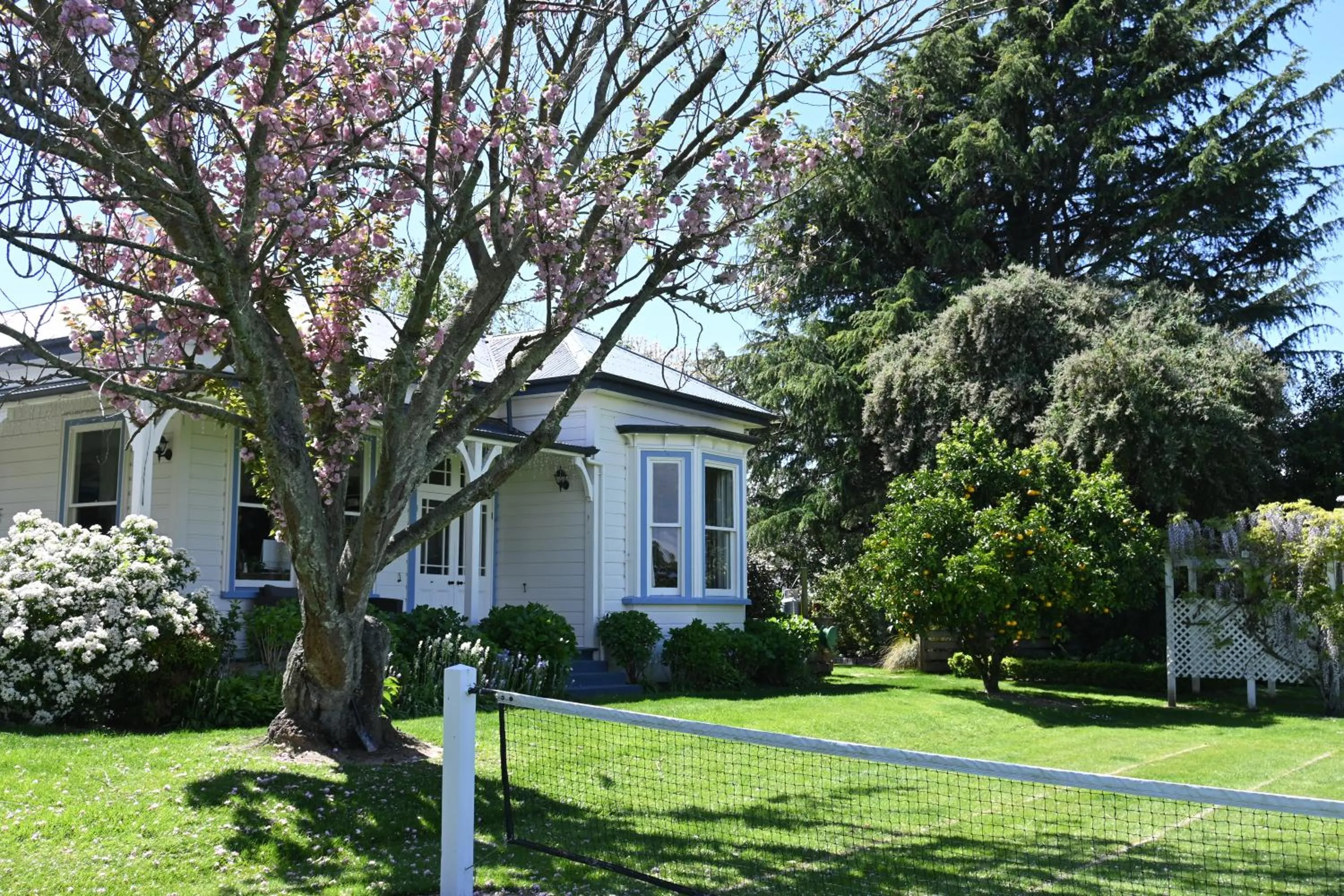 Property building in St Leonards Vineyard Cottages