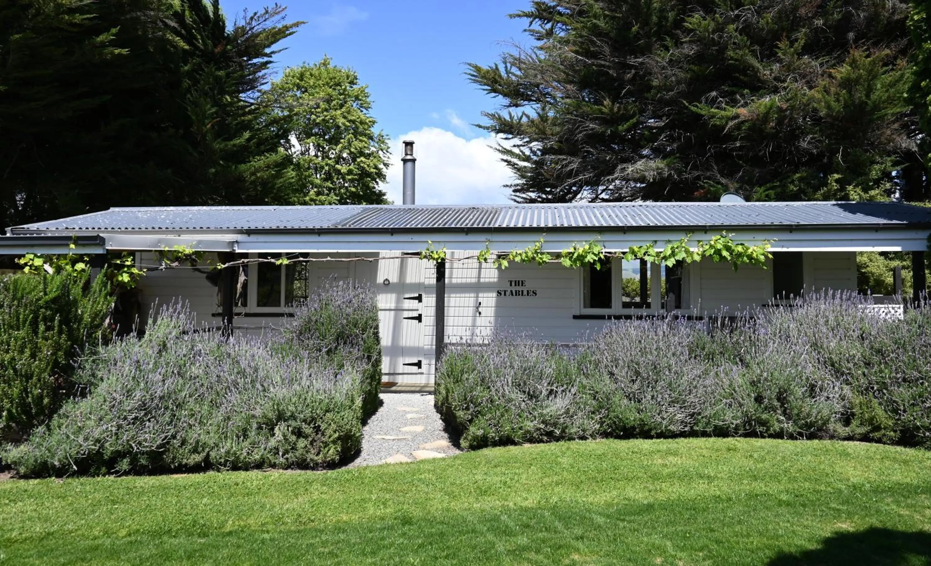 Property building in St Leonards Vineyard Cottages