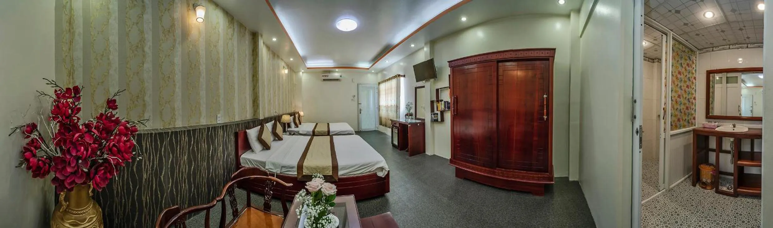 Photo of the whole room in Dong Bao Hotel