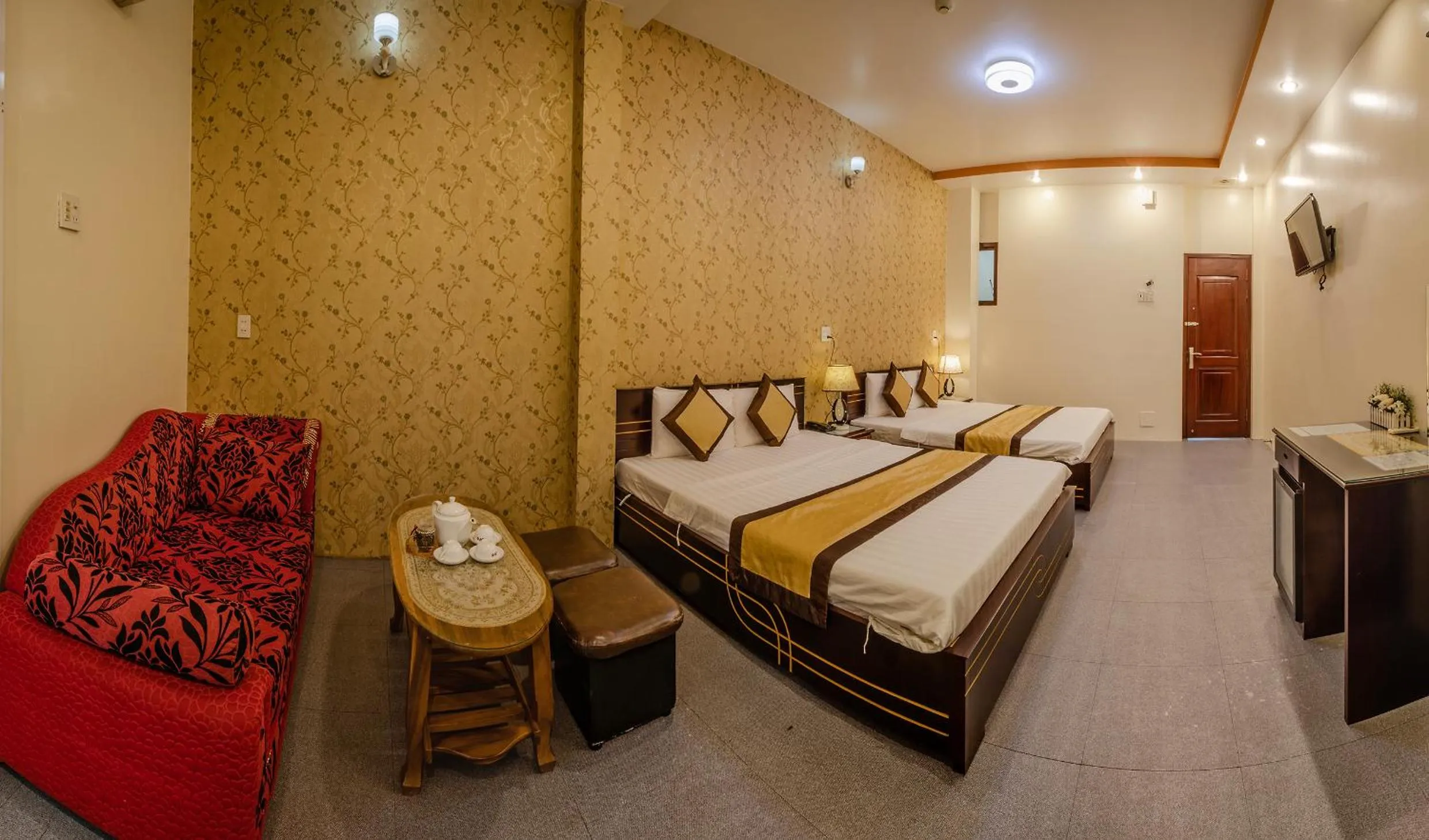 Photo of the whole room, Bed in Dong Bao Hotel