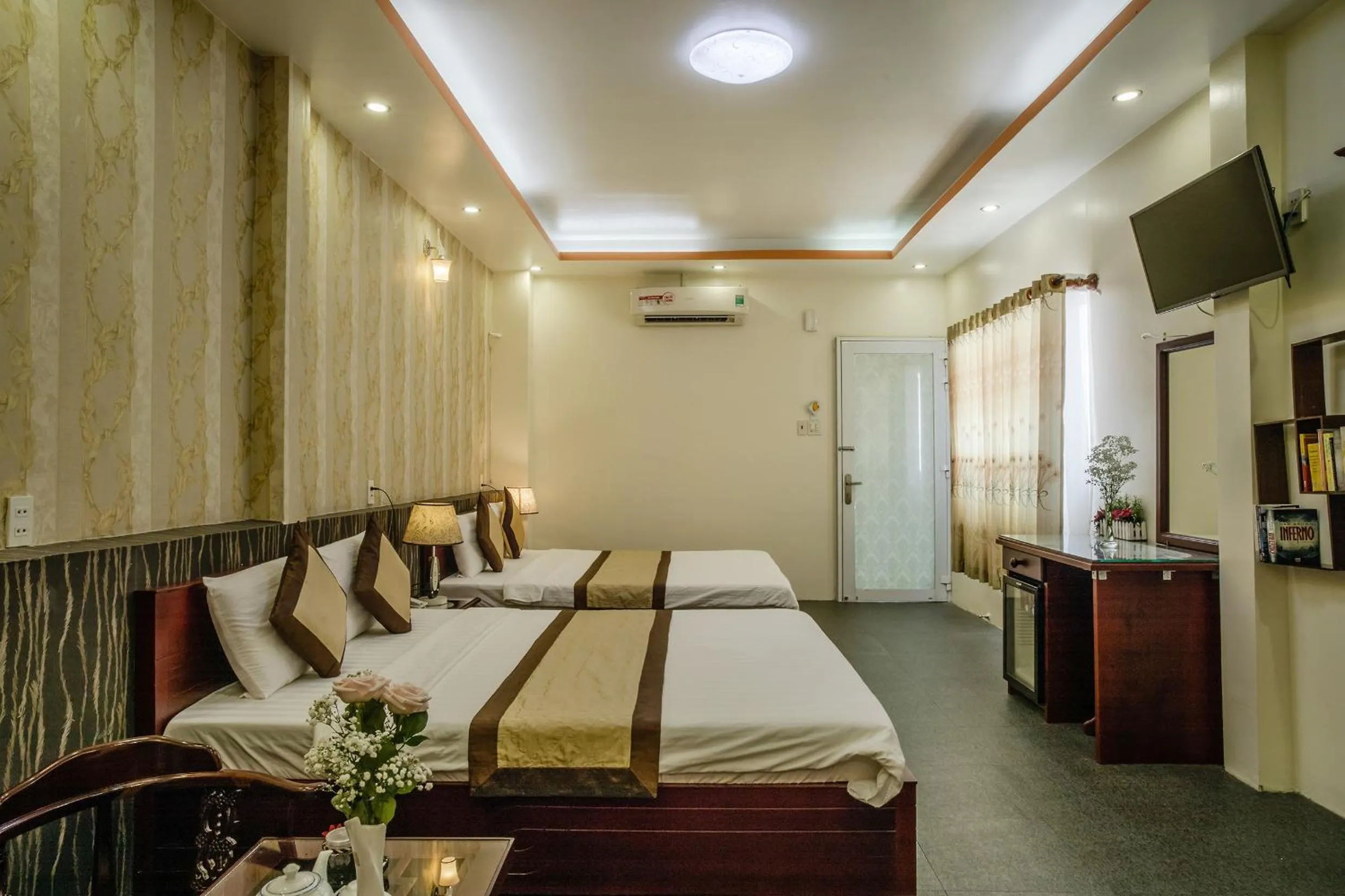 Photo of the whole room, Bed in Dong Bao Hotel