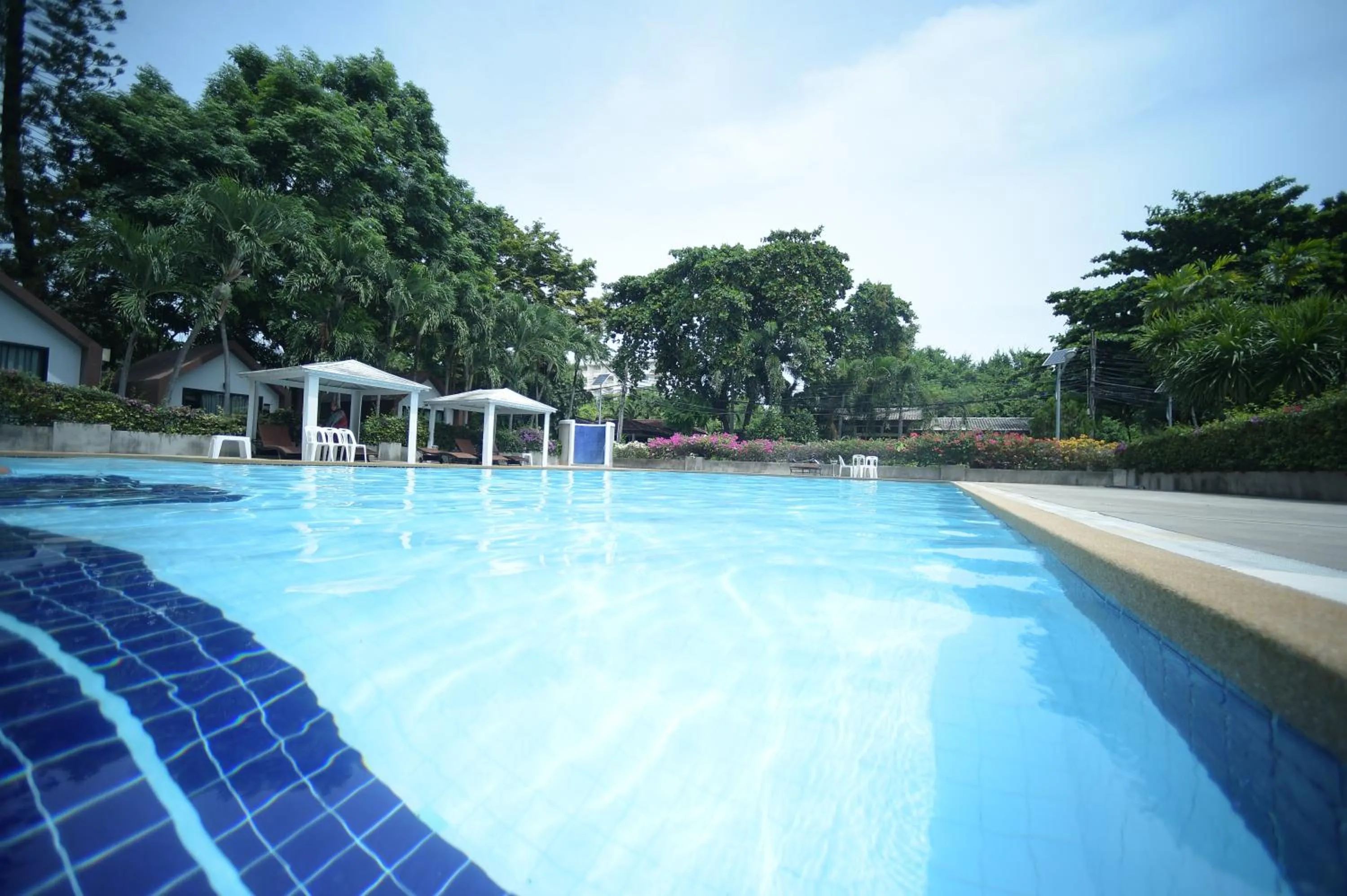 Swimming pool in Villa Navin Beach Residence
