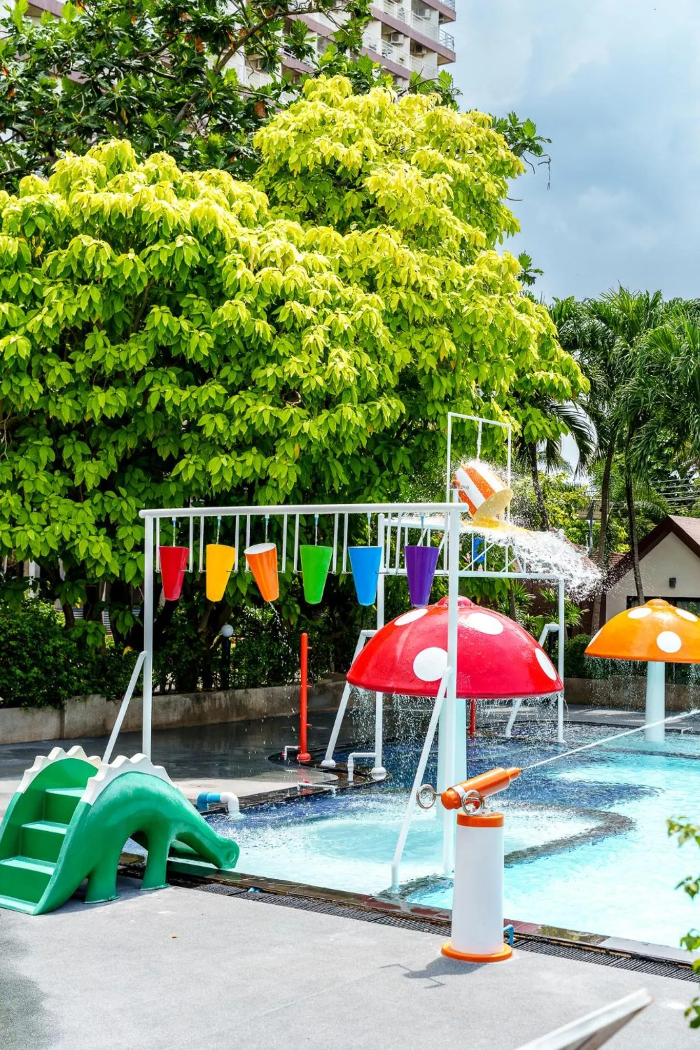 Swimming pool in Villa Navin Beach Residence