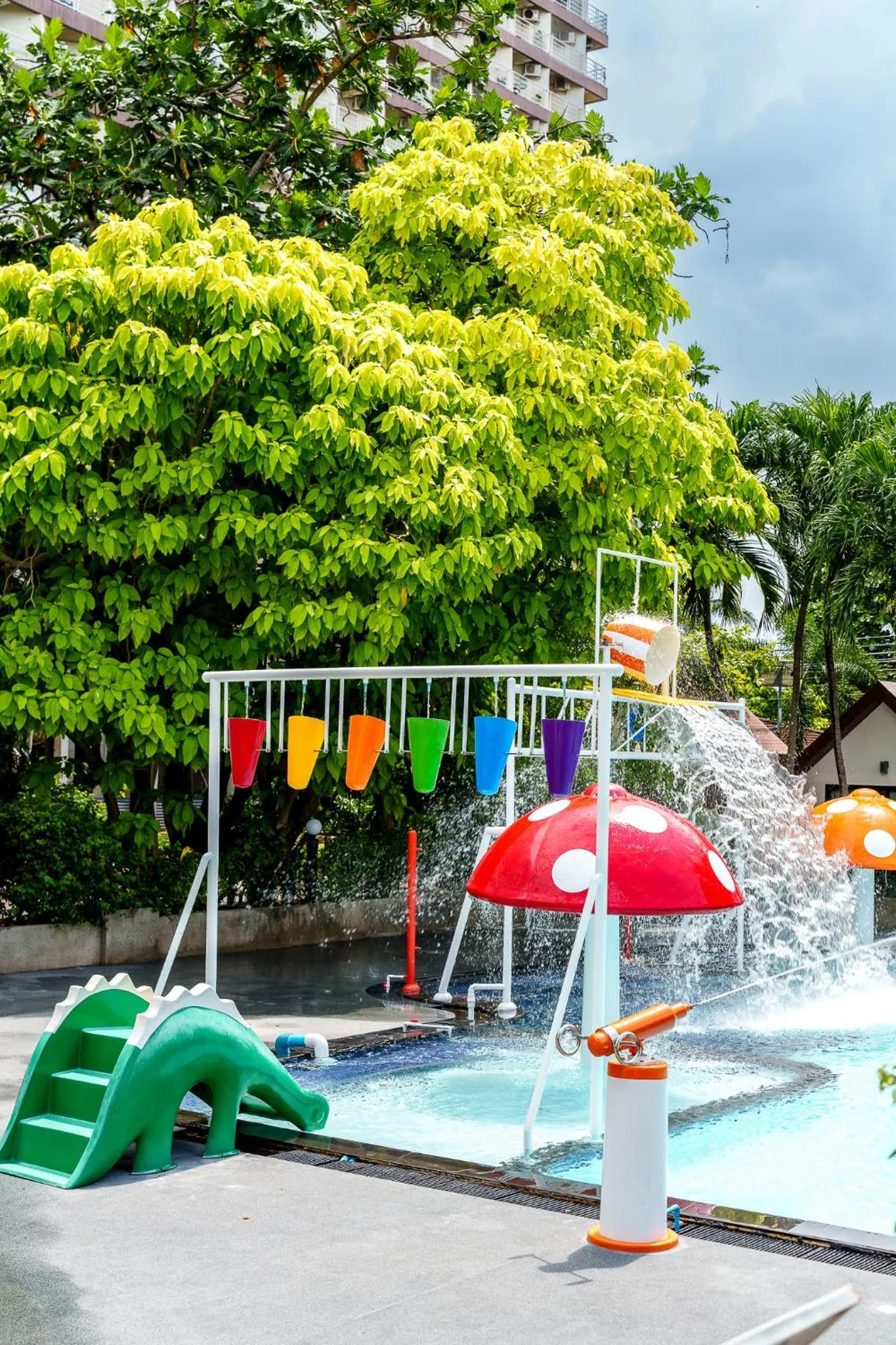 Swimming pool in Villa Navin Beach Residence