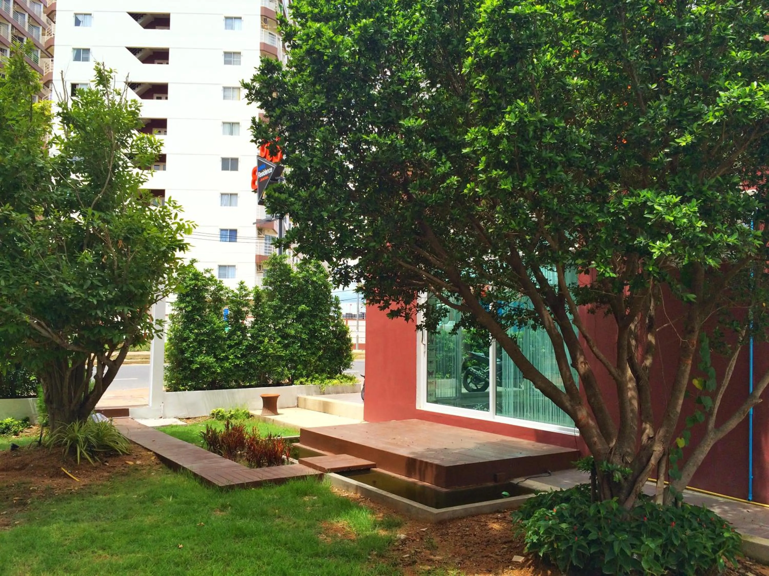 Garden in Villa Navin Beach Residence