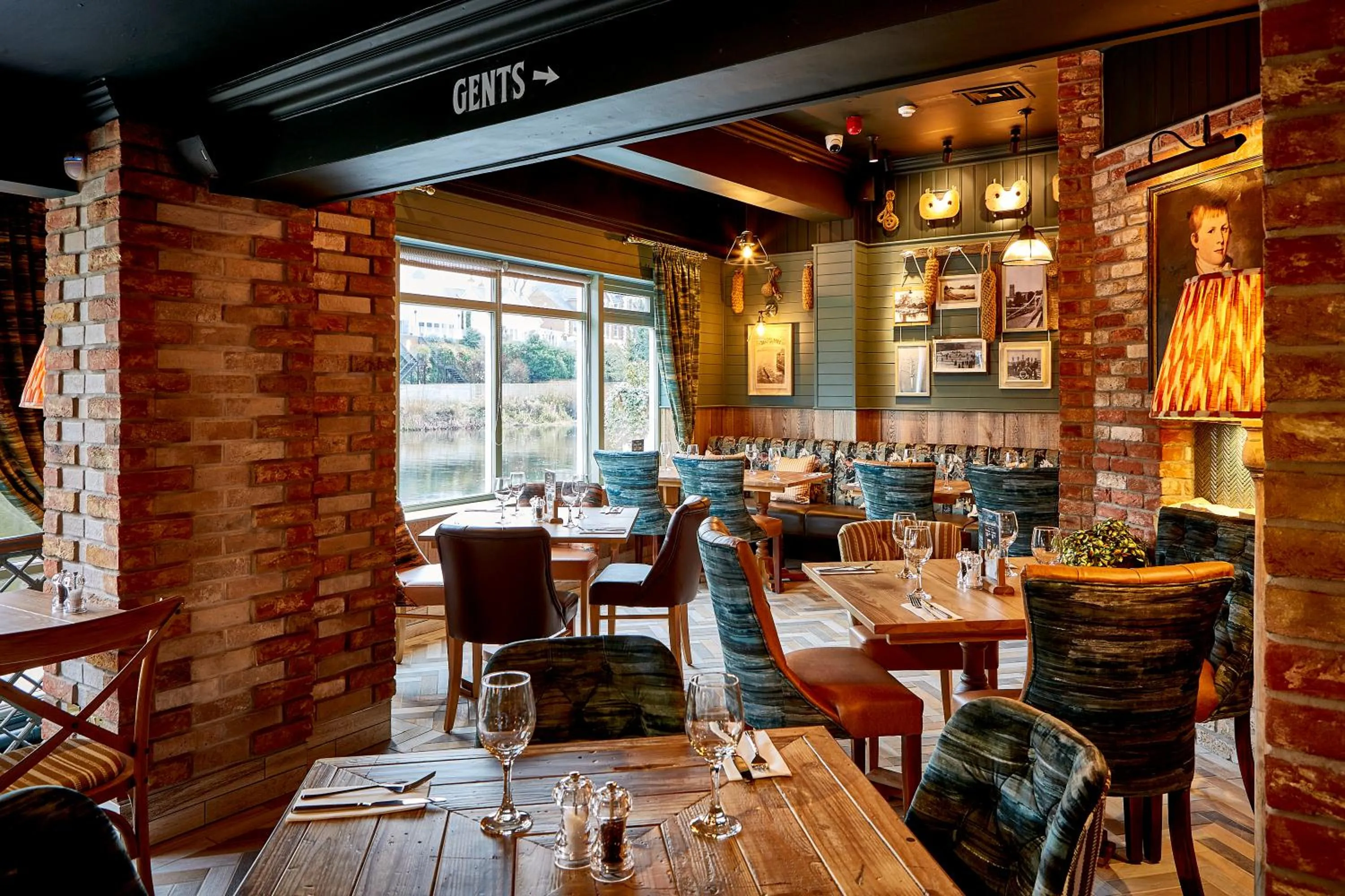 Restaurant/places to eat in The Boathouse Inn & Riverside Rooms