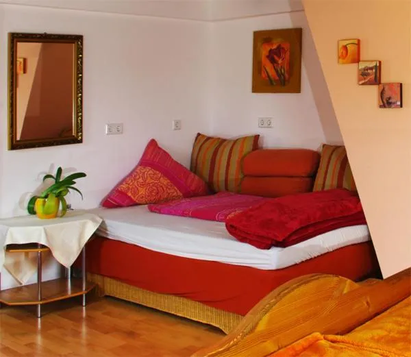 Property building, Bed in Gasthaus Korfu