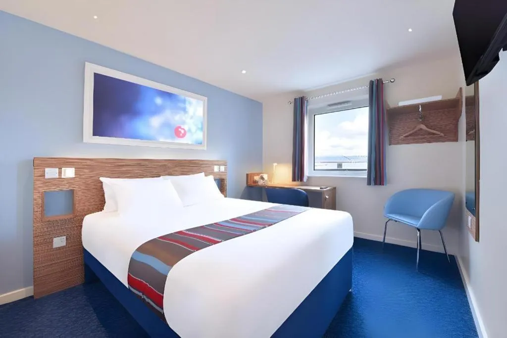 Bed in Travelodge London Raynes Park
