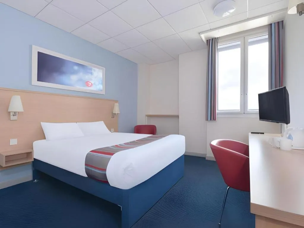 Bed in Travelodge Aberdeen Central