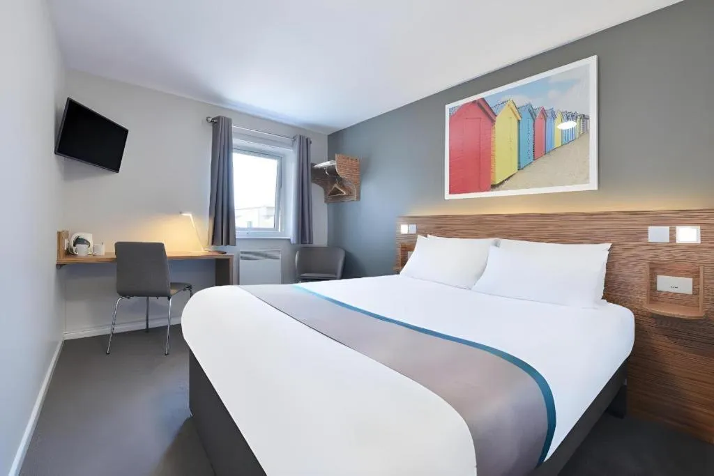 Bed in Travelodge Brighton Seafront