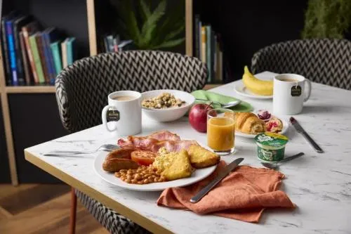 Travelodge Cardiff Central Queen Street