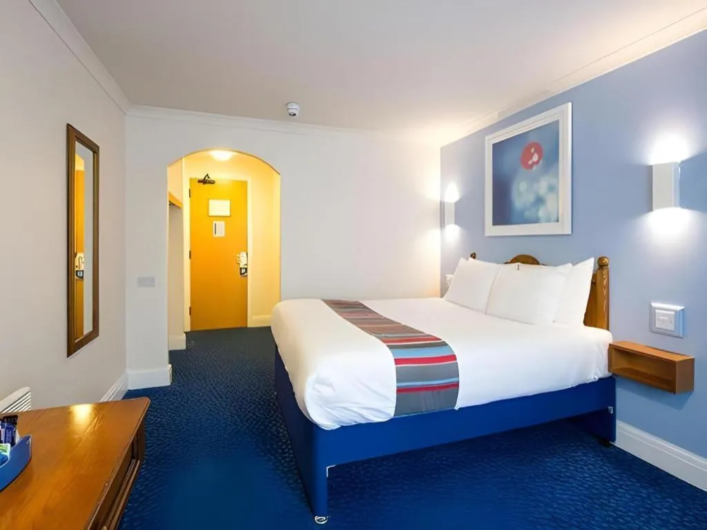 Bed in Travelodge Birmingham Sheldon