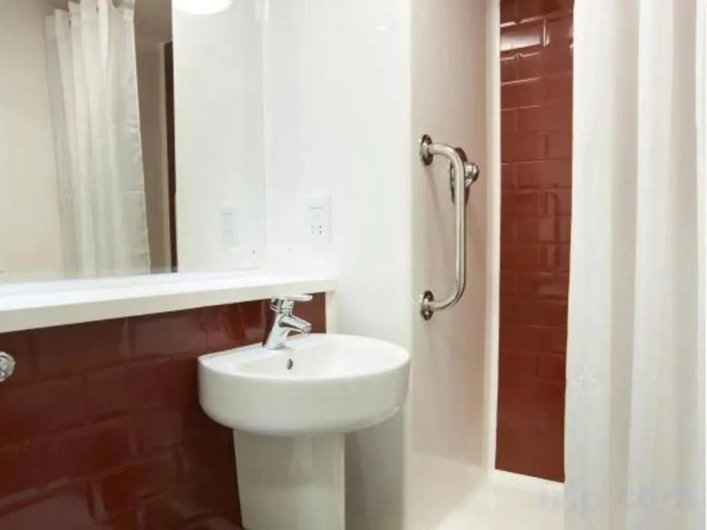 Travelodge Dundee Strathmore Avenue