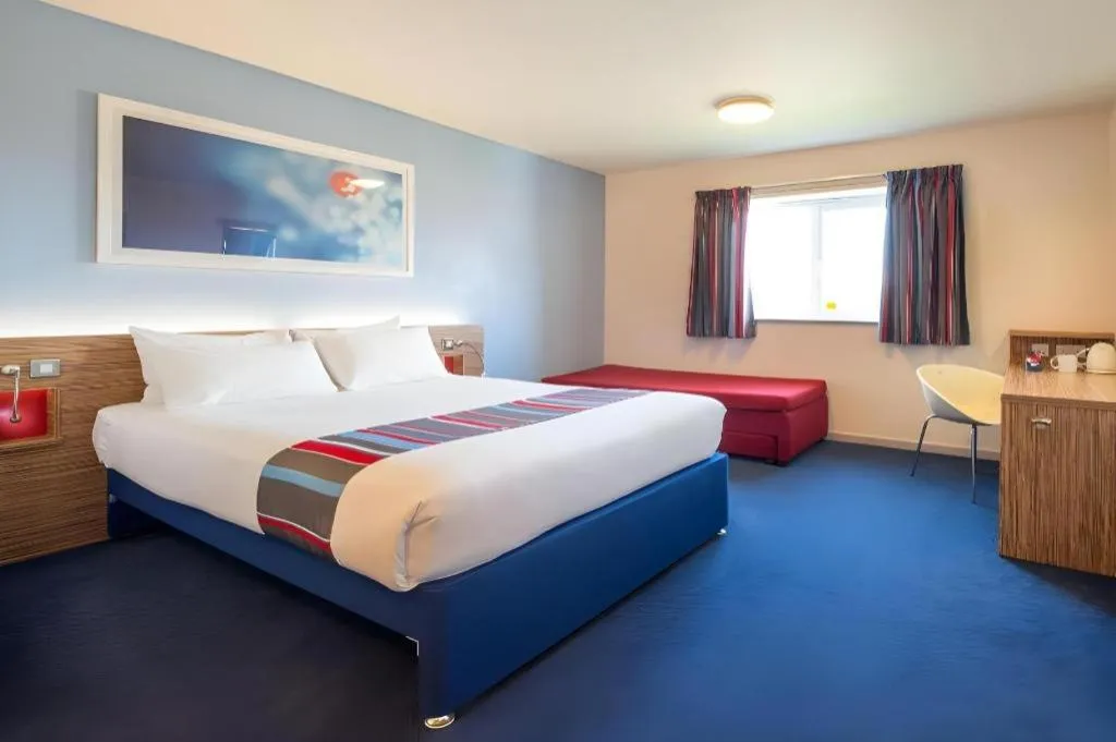 Bed in Travelodge Bicester Cherwell Valley M40
