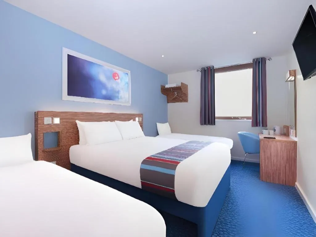 Bed in Travelodge Newcastle Whitemare Pool