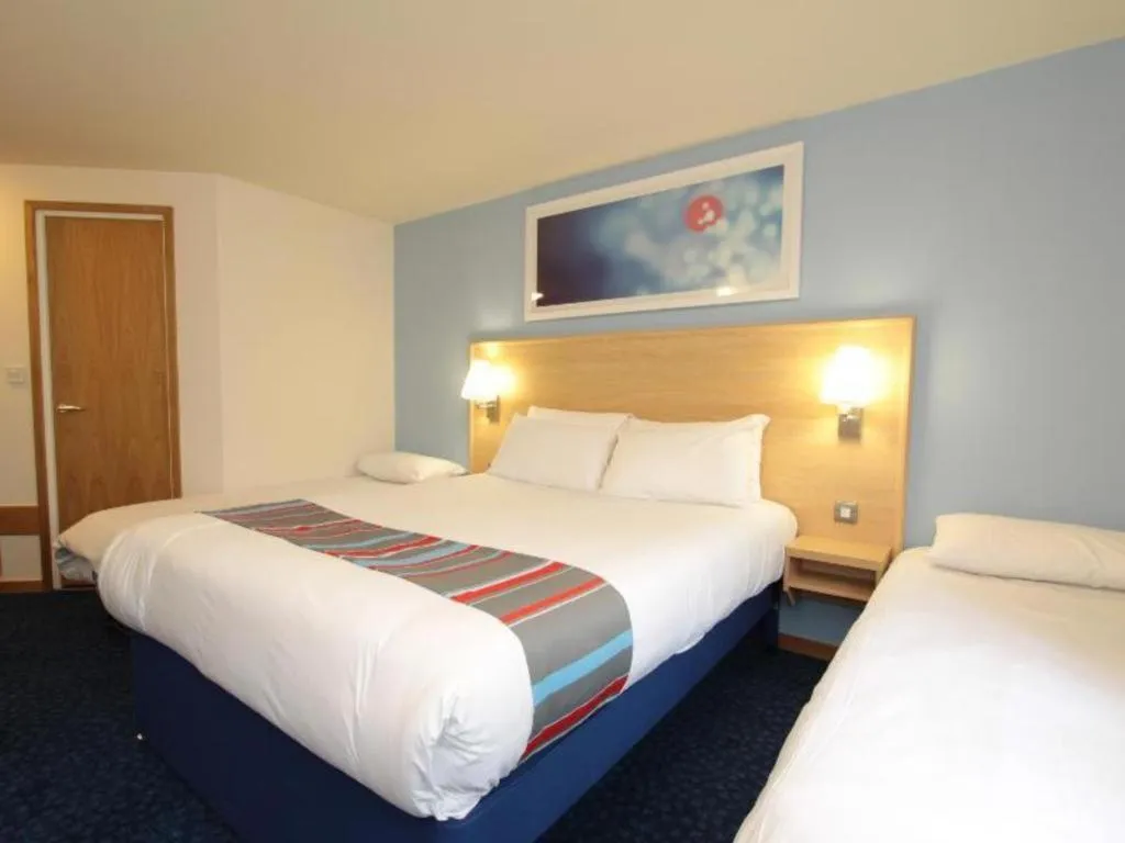 Bed in Travelodge Caterham Whyteleafe