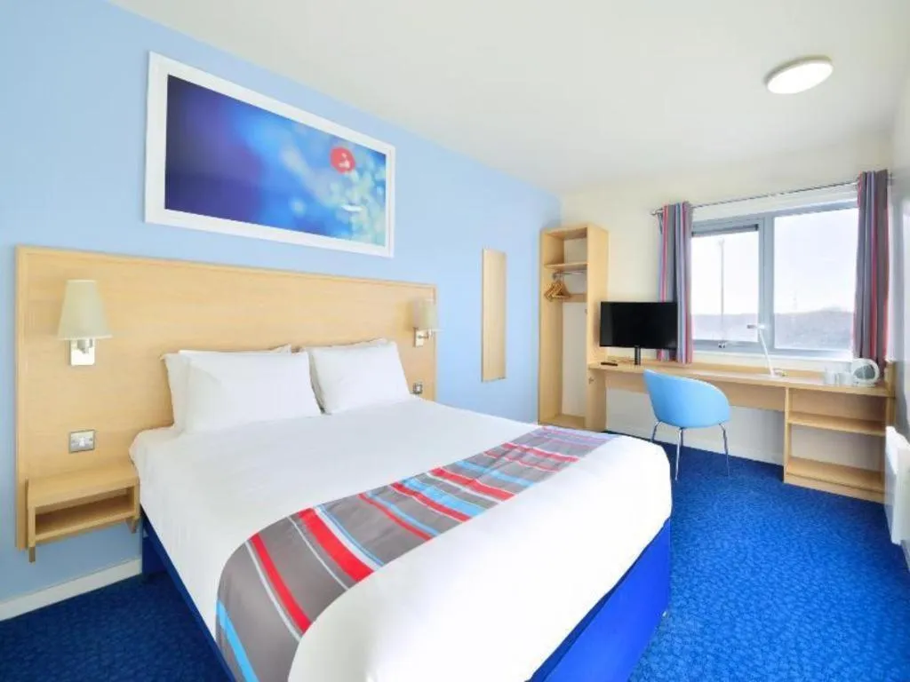 Bed in Travelodge Birmingham Maypole