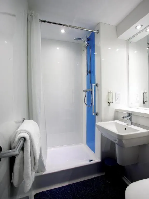 Travelodge Cardiff M4