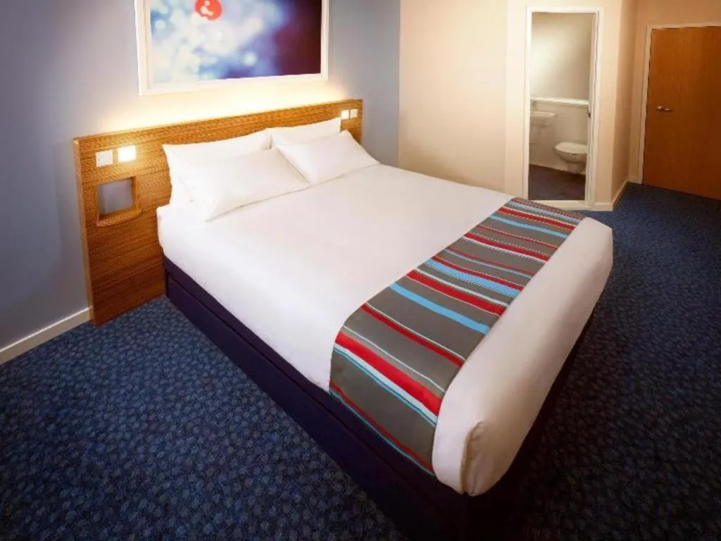Bed in Travelodge Cardiff M4