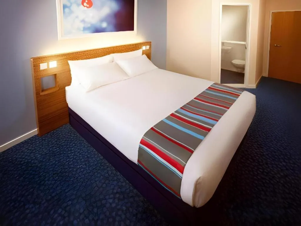 Bed in Travelodge Leicester Markfield