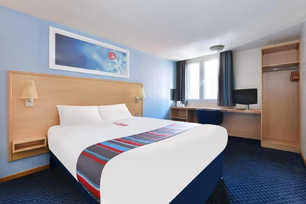 Bed in Travelodge Colchester Feering
