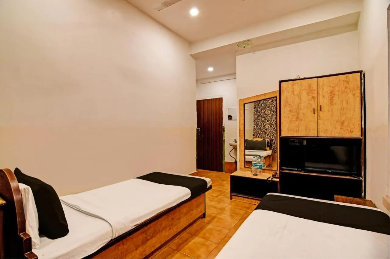 Bed in Dinar Hotel