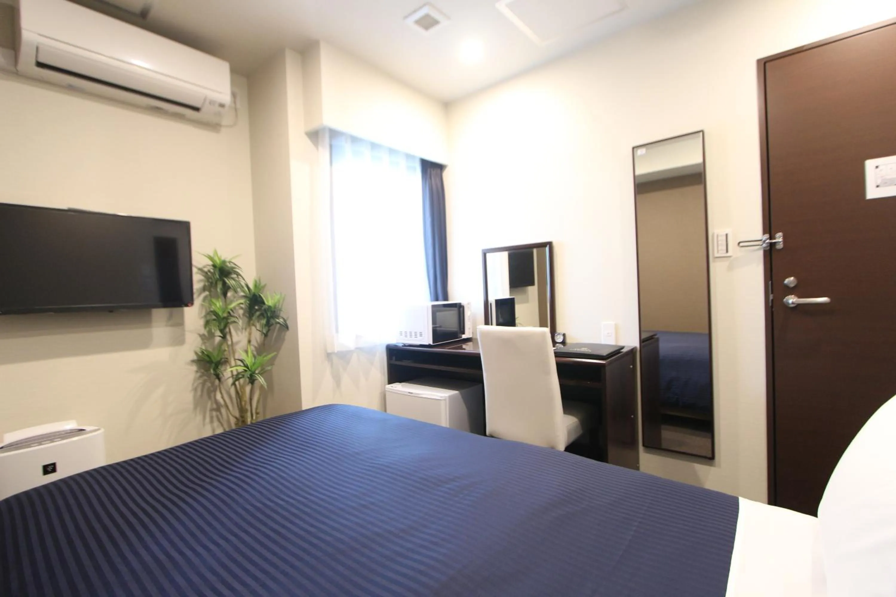 Photo of the whole room, Bed in HOTEL LiVEMAX Higashi Ginza