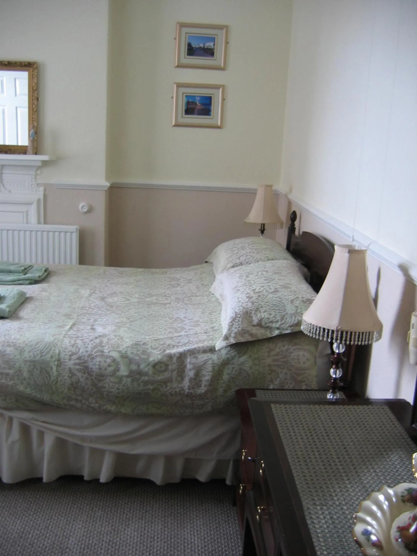Bed in Binton Guest House