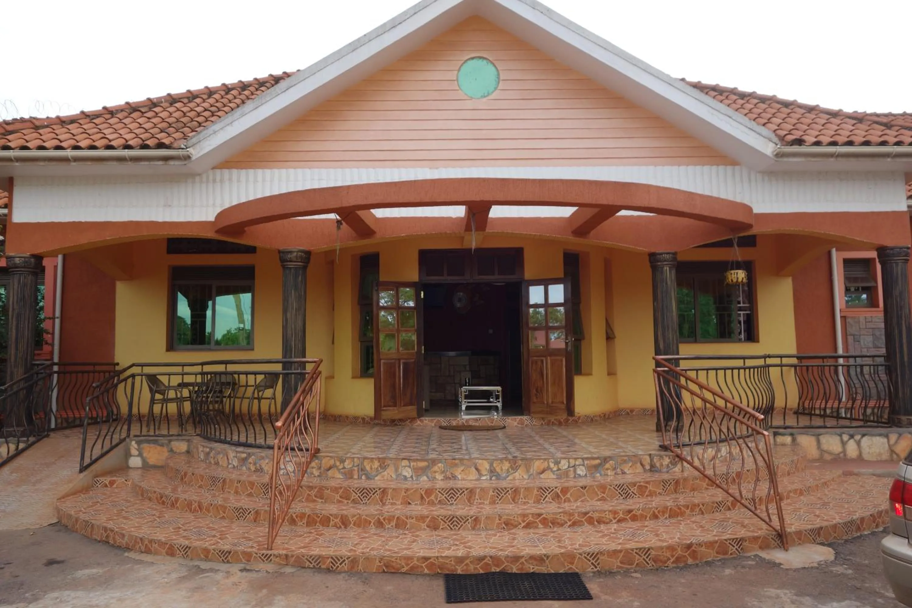 Facade/entrance in Impala Suites