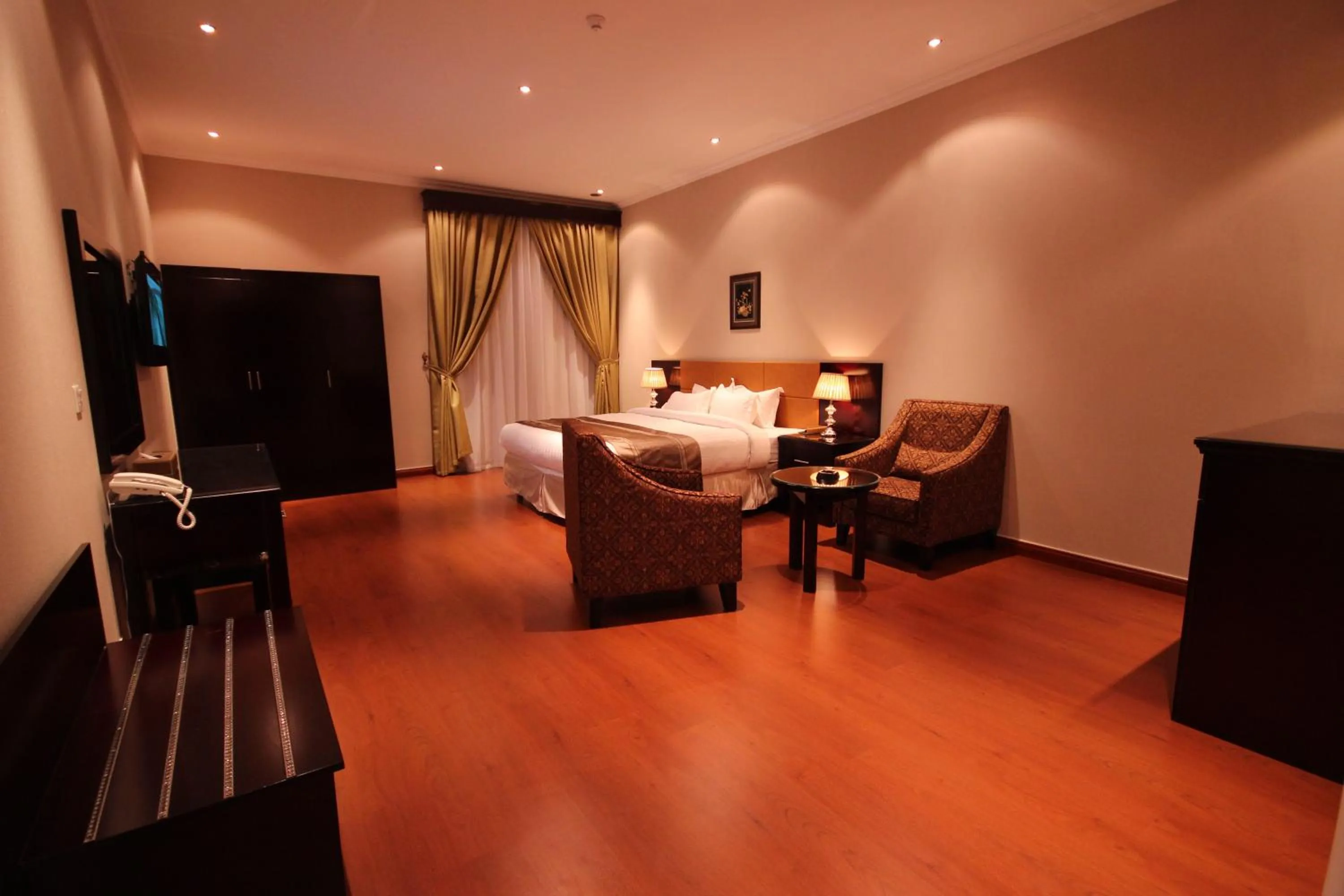 Photo of the whole room, Bed in One to One