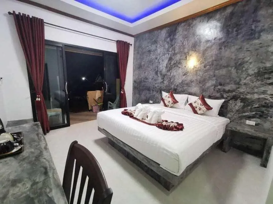 Bed in Lanta Long Beach Hostel