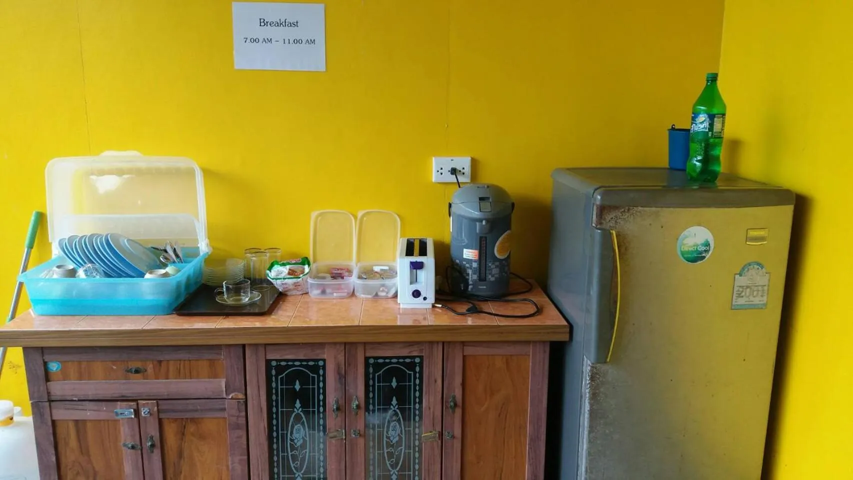 Breakfast in Lanta Long Beach Hostel