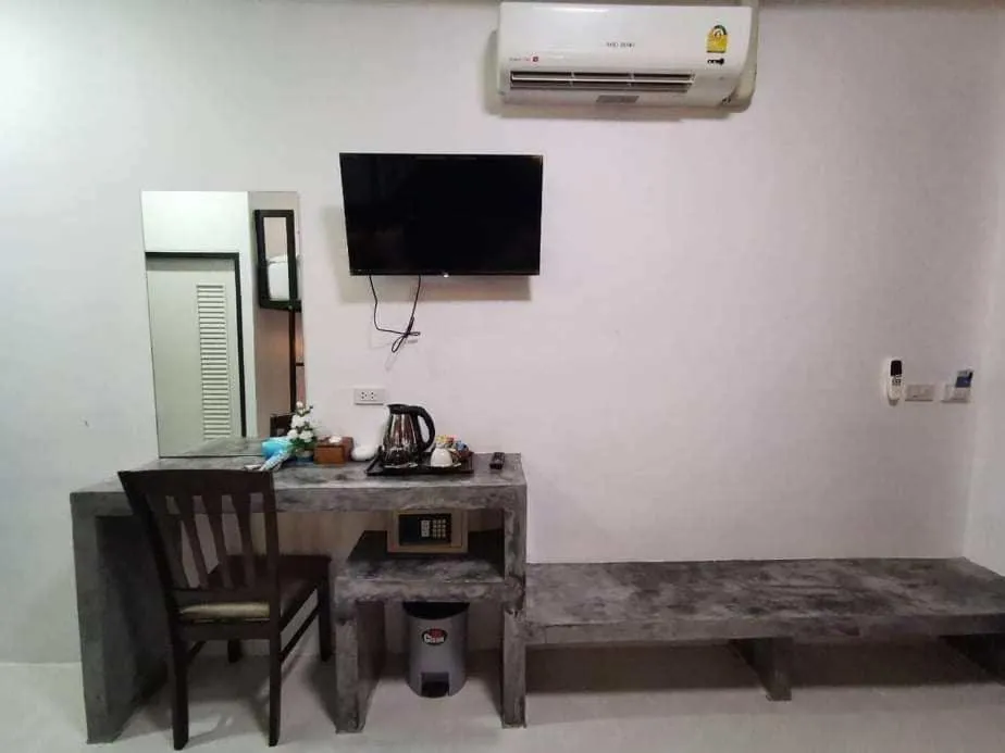 Lanta Long Beach Hostel