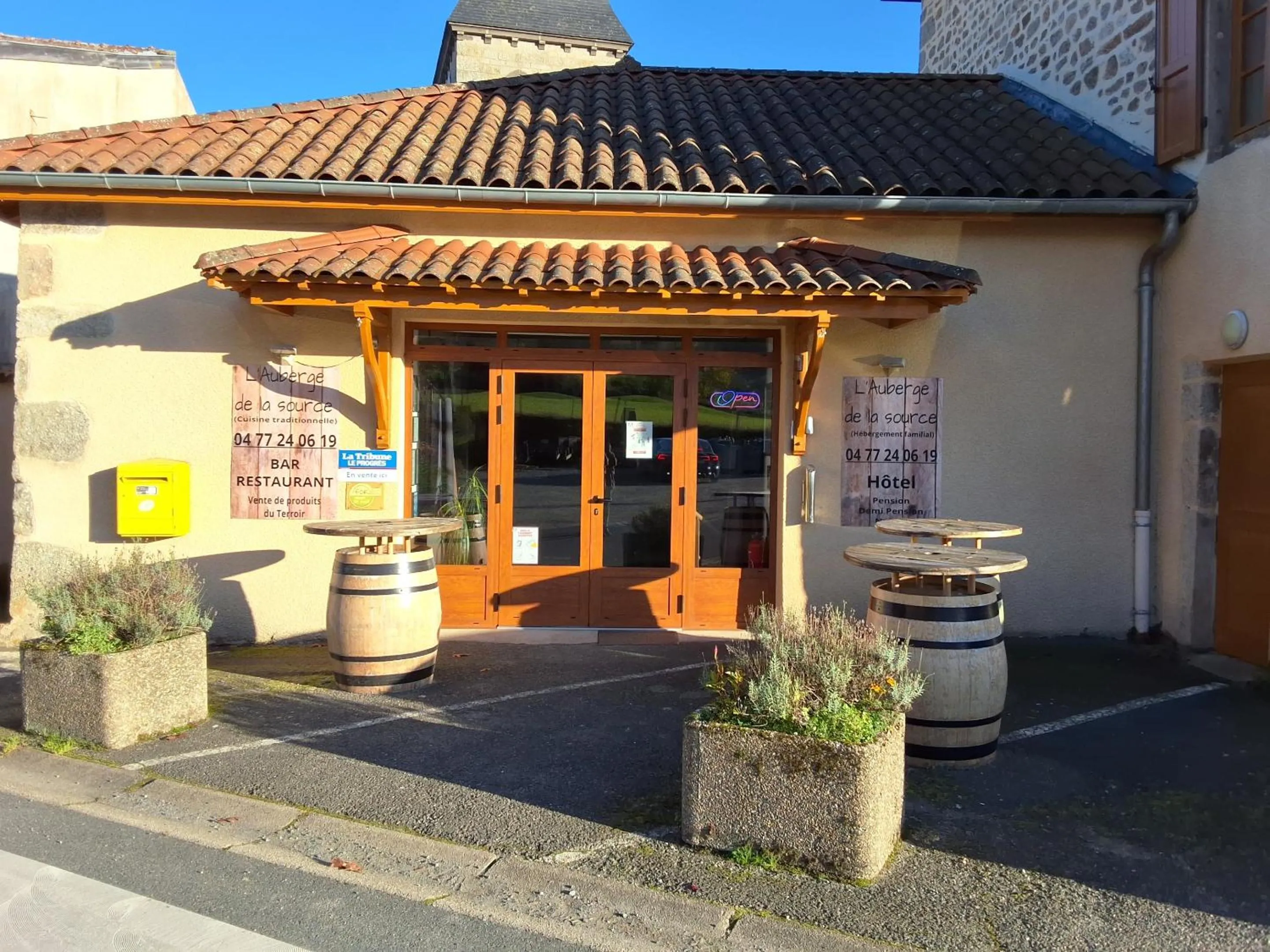 Facade/entrance in L'auberge De La Source