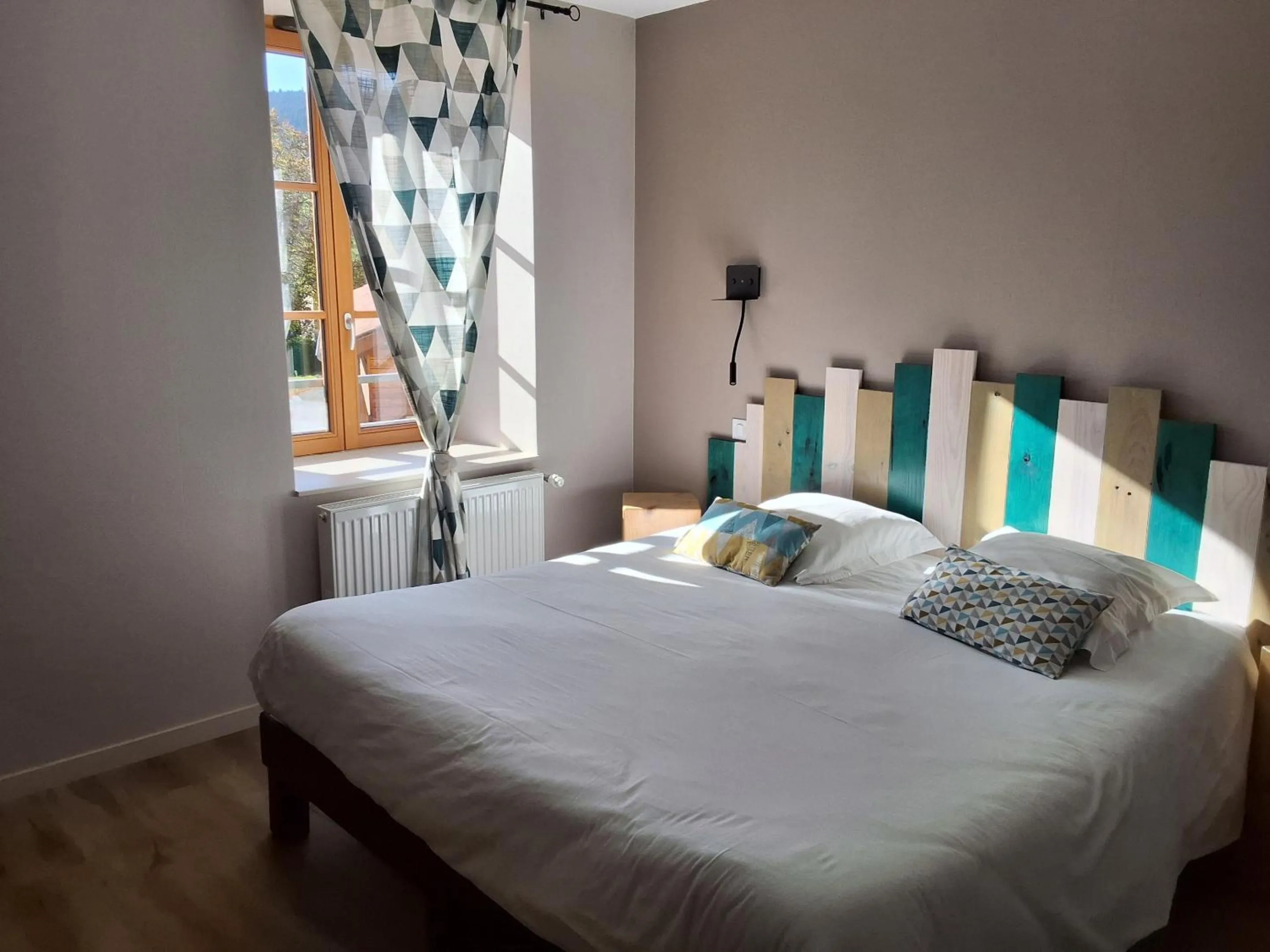 Bedroom, Bed in L'auberge De La Source