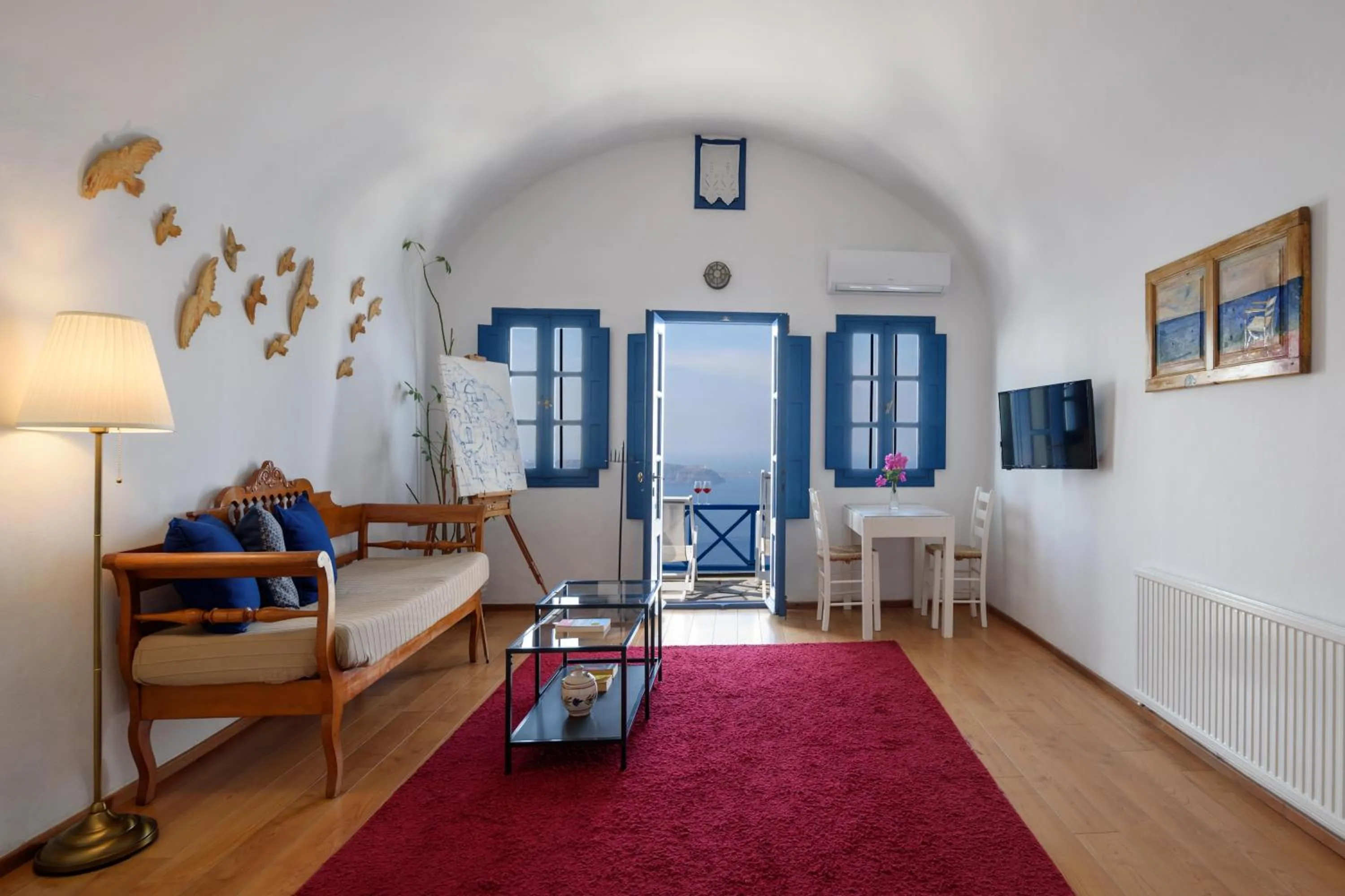 Photo of the whole room in Heliotopos