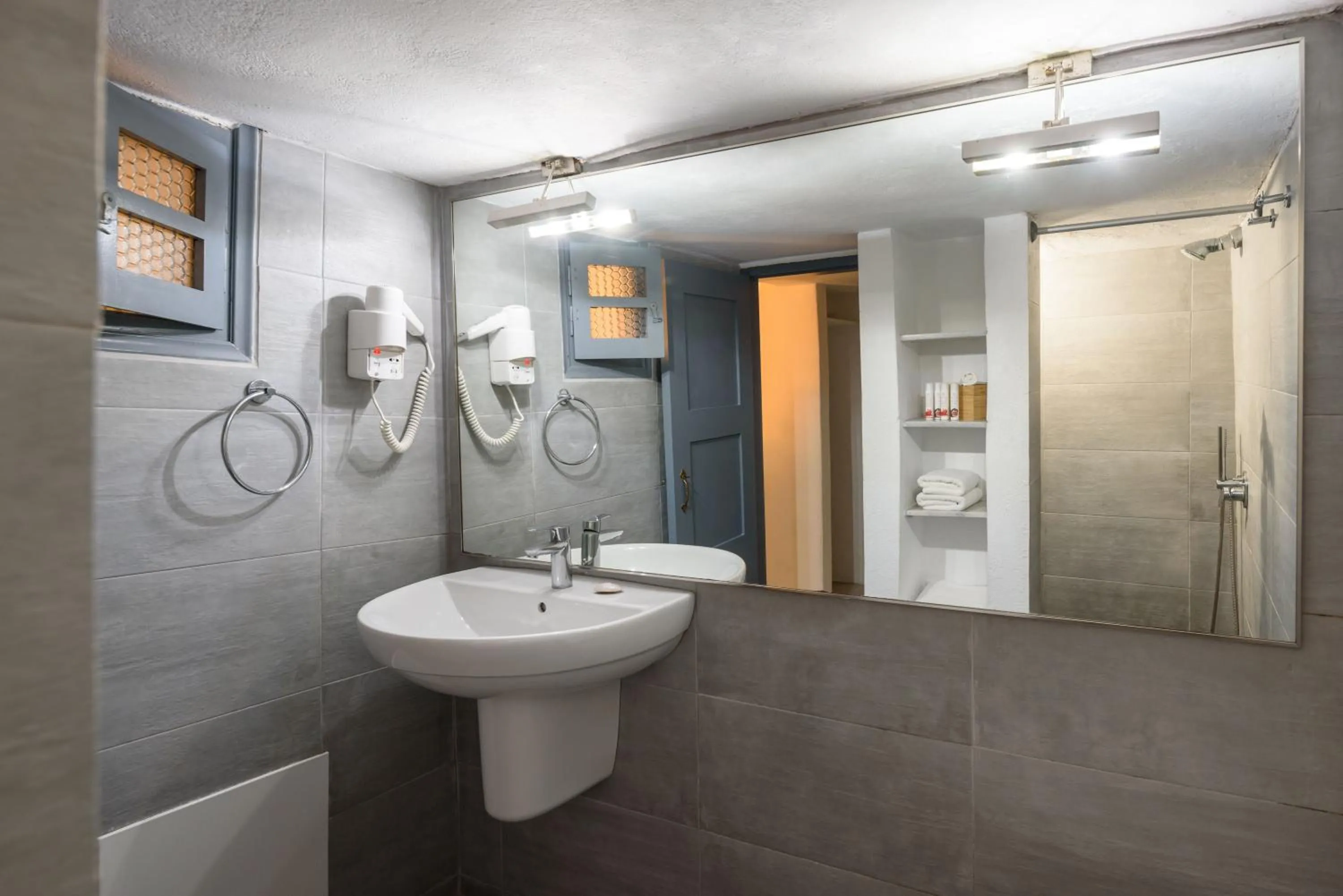 Bathroom in Heliotopos