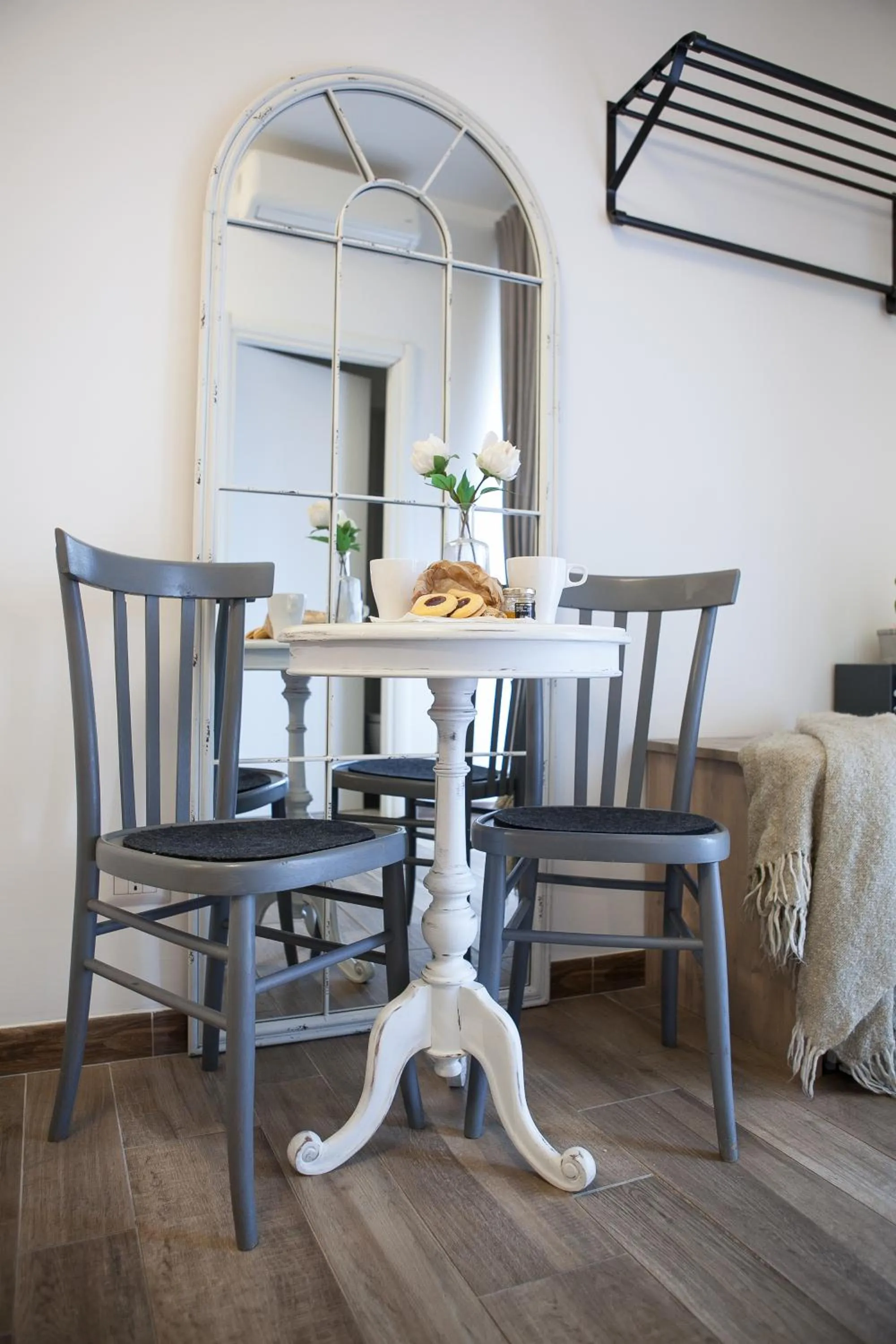 hair dresser in Maison Coquette