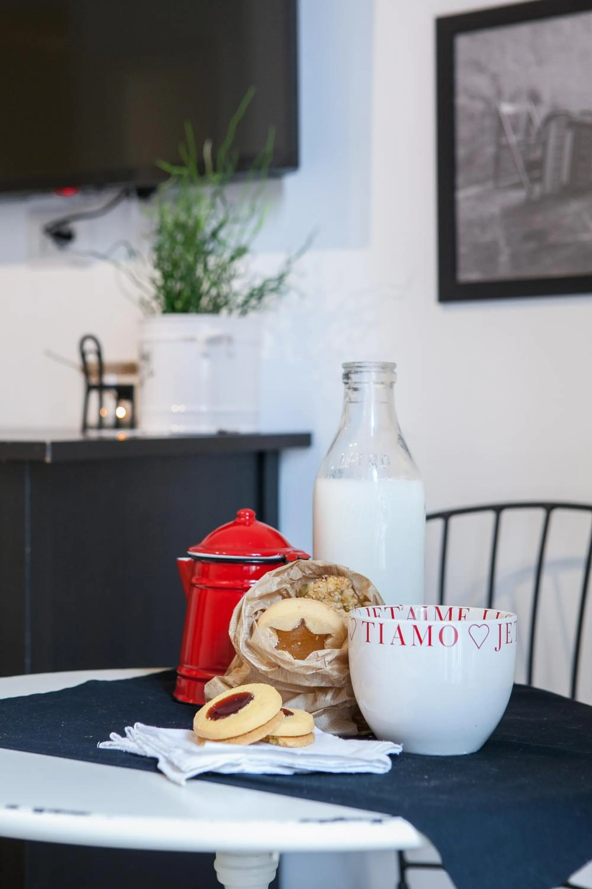 Food and drinks in Maison Coquette