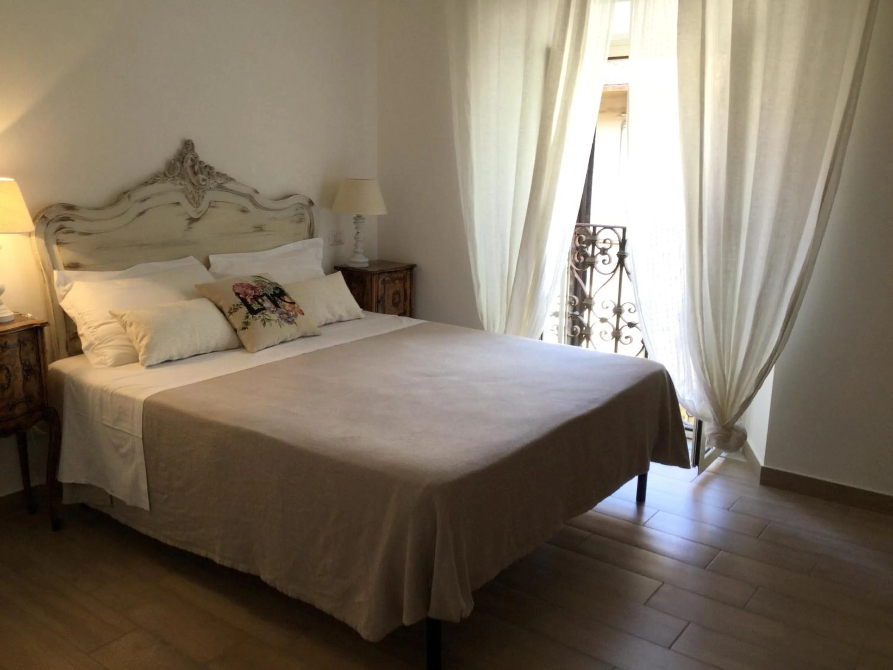 Photo of the whole room, Bed in Maison Coquette