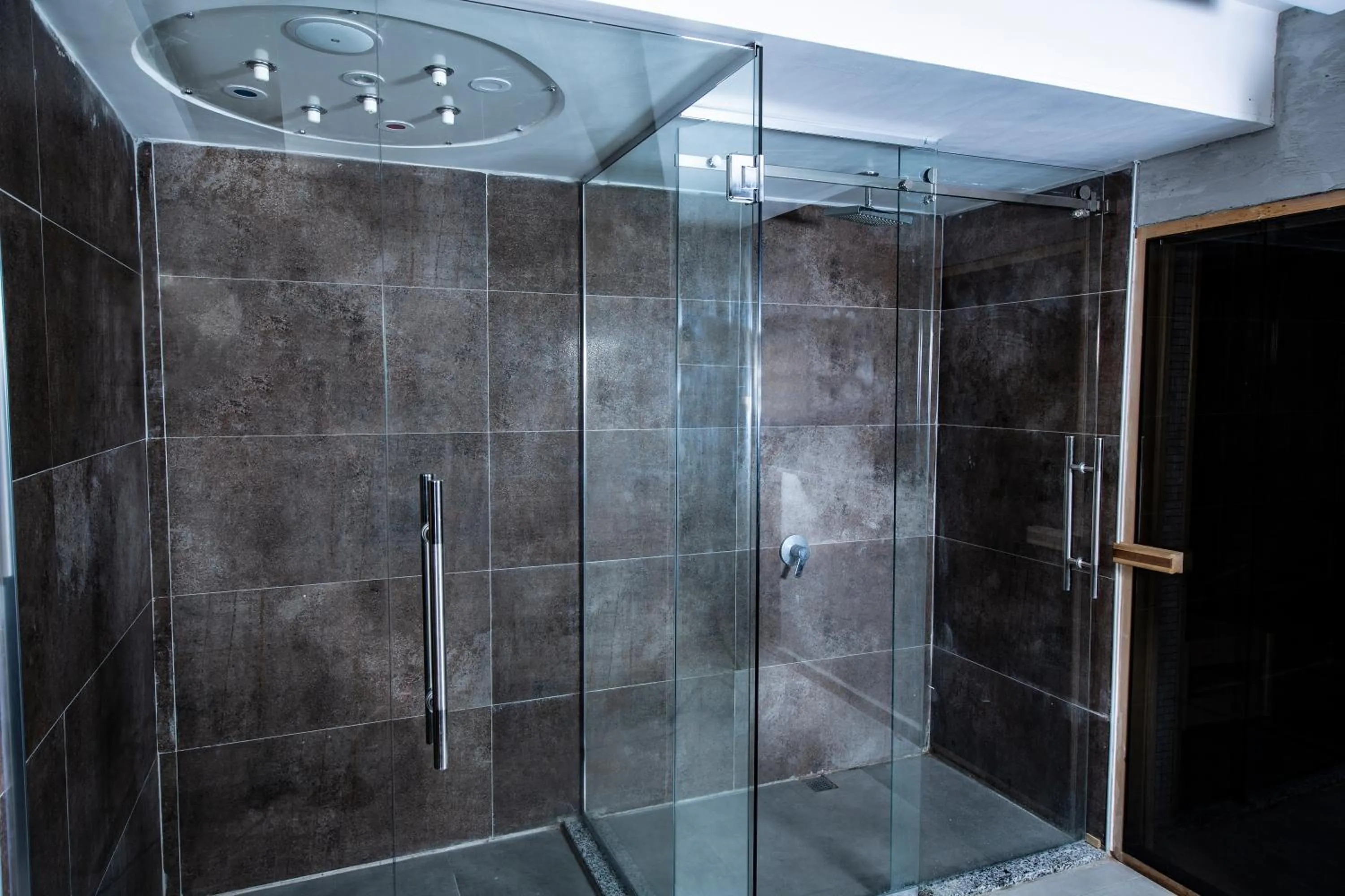 Shower in Laren Family Hotel & Spa - Boutique Class
