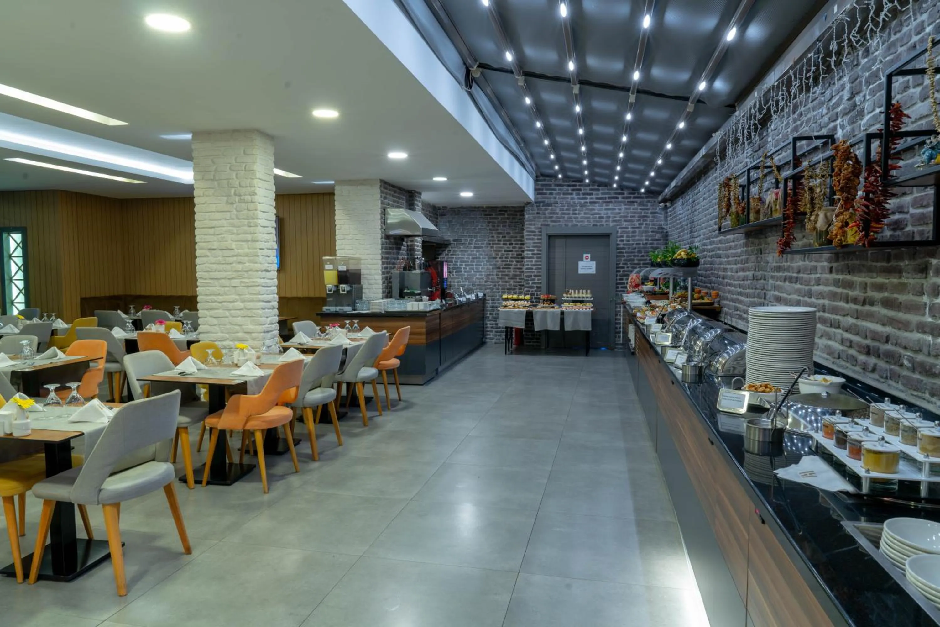 Restaurant/places to eat in Laren Family Hotel & Spa - Boutique Class