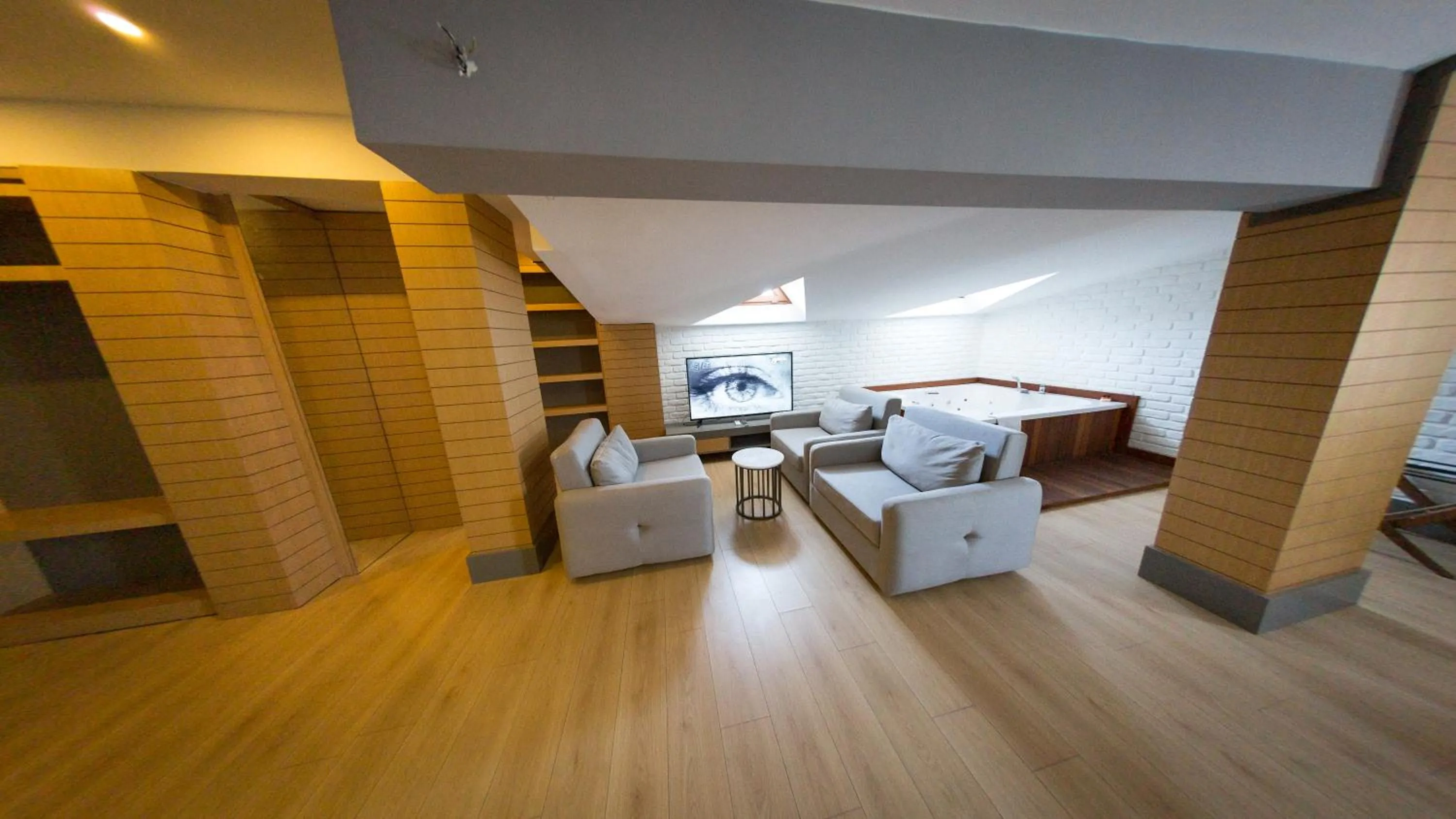 Hot Tub, Bed in Laren Family Hotel & Spa - Boutique Class