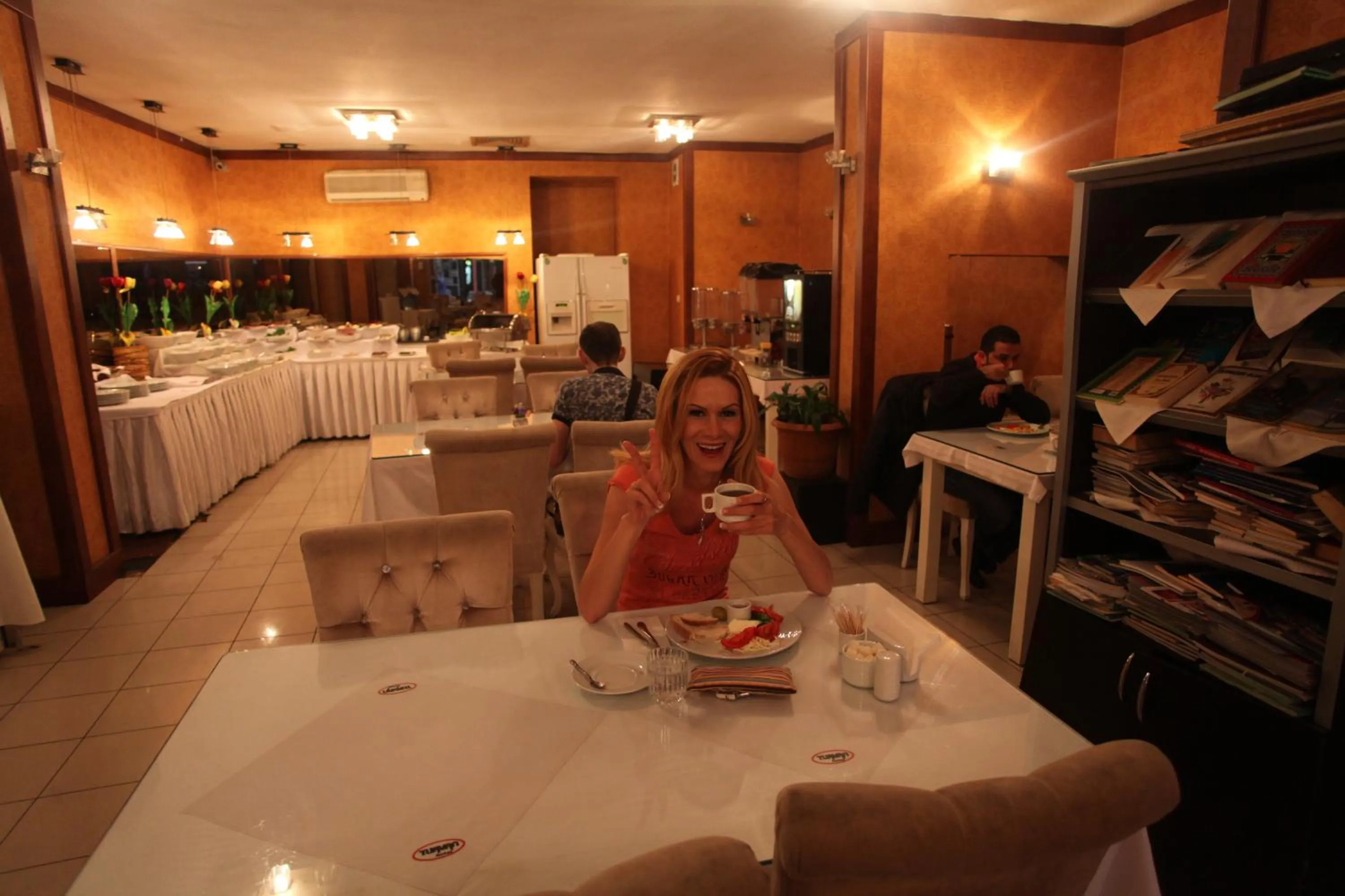 Restaurant/places to eat in Turvan Hotel