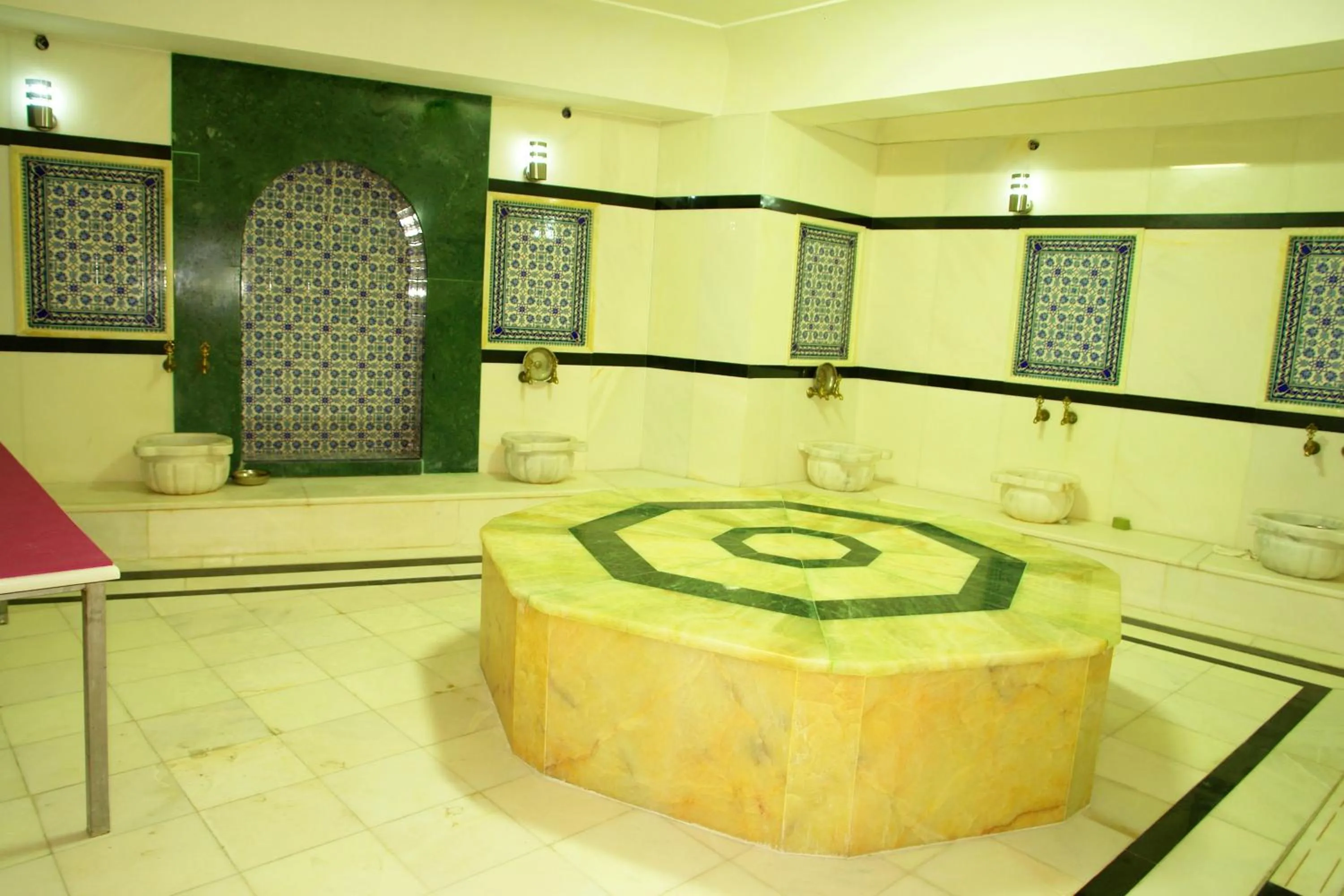 Public Bath in Turvan Hotel