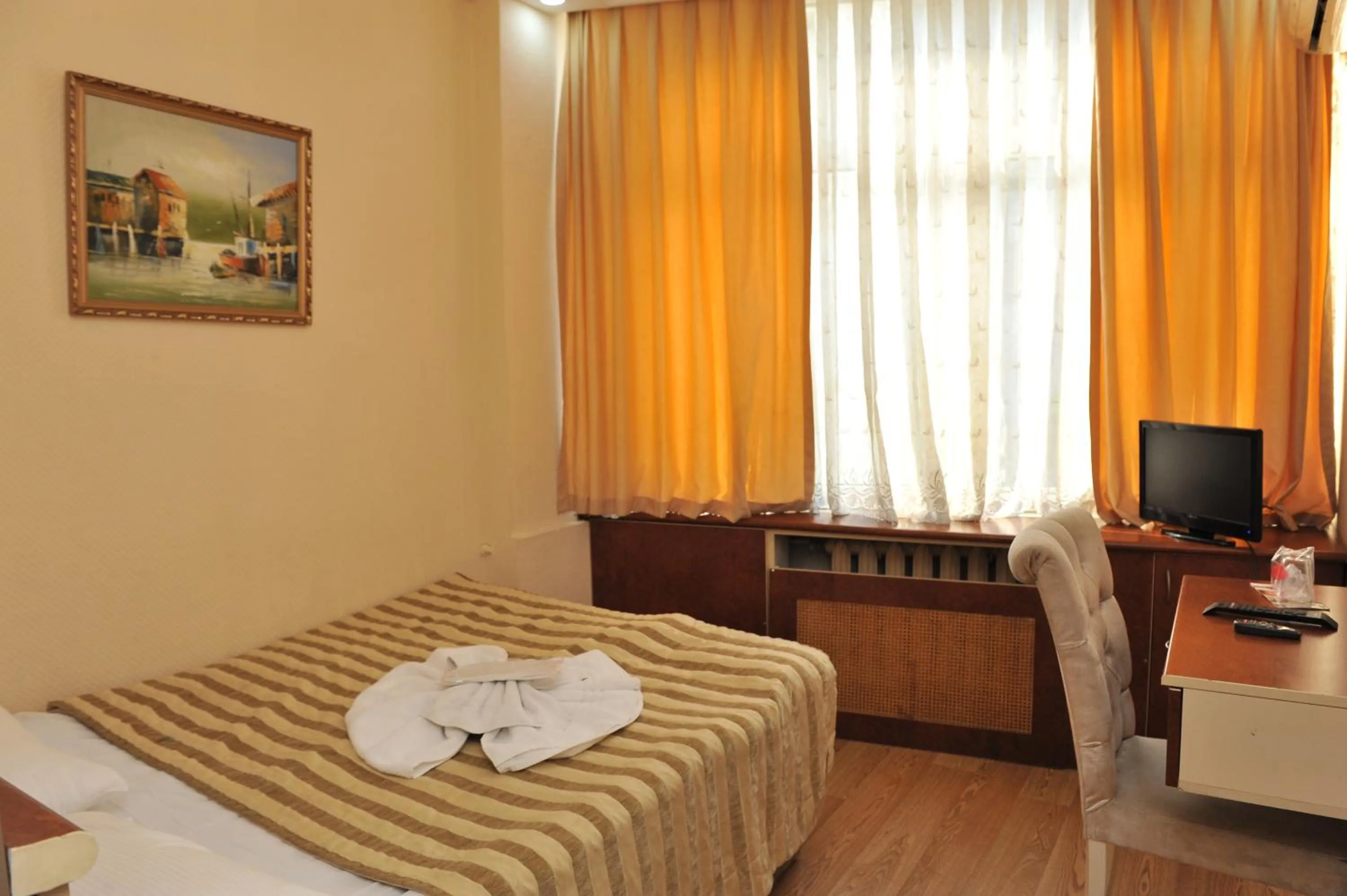 Photo of the whole room in Turvan Hotel