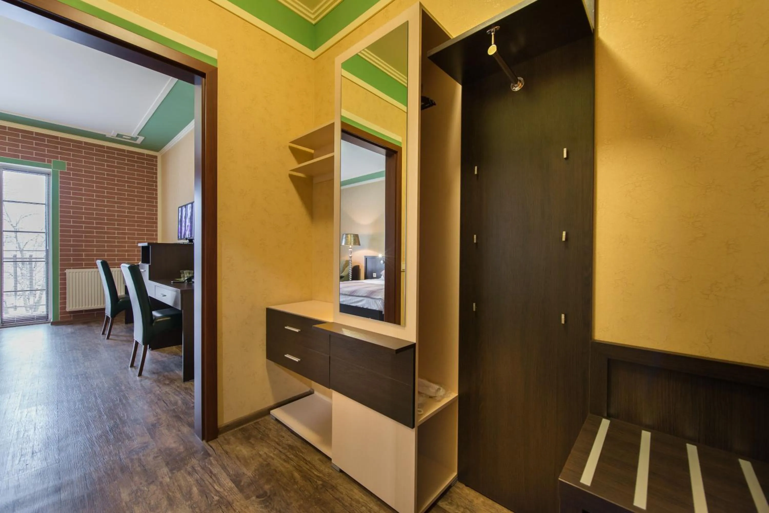 Photo of the whole room in Green Villa